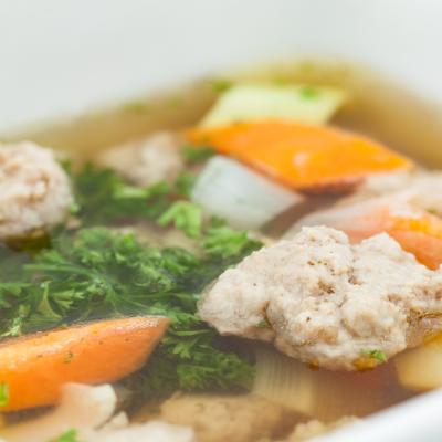 Suppe mit Kalbsfleischklößchen ©CC3.0 Sachsenschmaus.de