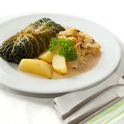 Wirsingroulade mit Kraut und Salzkartoffeln © CC 3.0: Sachsenschmaus, Walter A. Müller